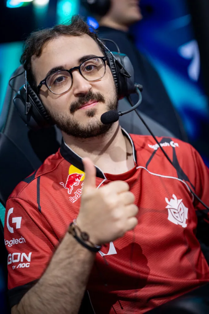 SkewMond thumbs-up during match against SK in summersplit. SkewMond thumbs-up during match against SK in summersplit.