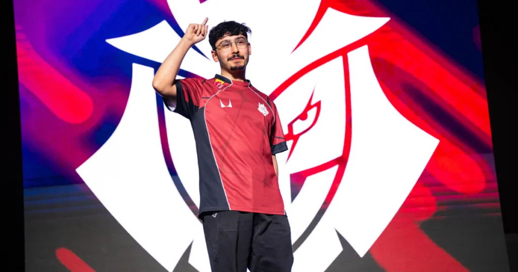 BrokenBlade posing at the LEC Summer Playoffs against KC. BrokenBlade posing at the LEC Summer Playoffs against KC.