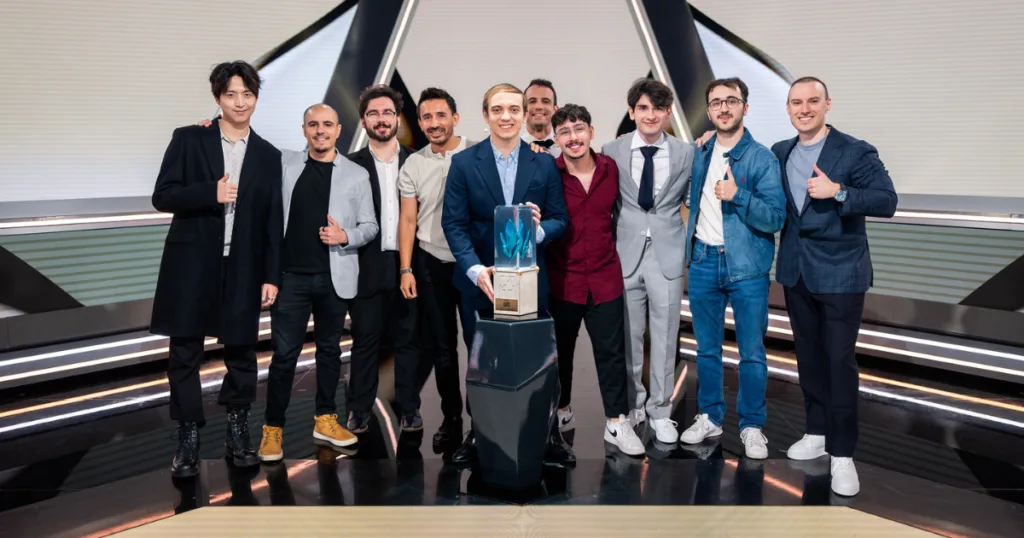 Caps standing behind the Hall of Legends trophy with his team - G2.