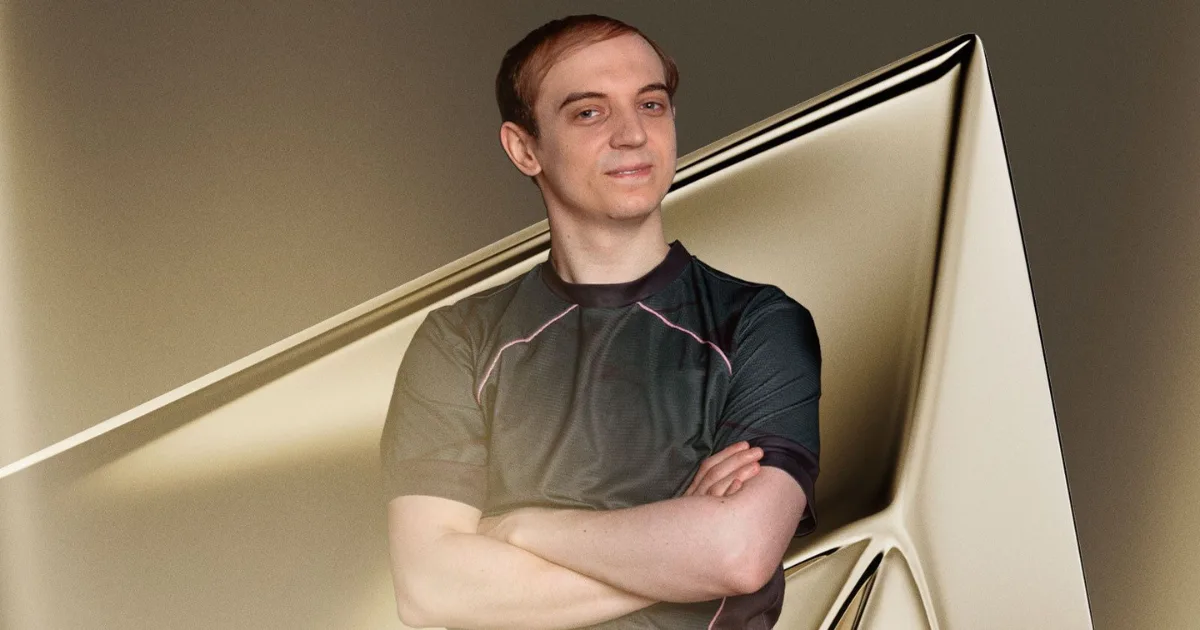 Caps becomes first Western player inducted into League of Legends Hall of Legends.