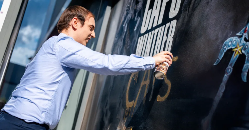 Caps signing the wall for his Hall of Legends ceremony.