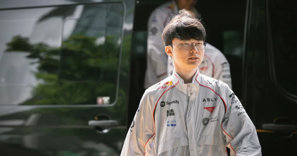 Faker walking inside from the teams car to the MSI stage. Faker walking inside from the teams car to the MSI stage.