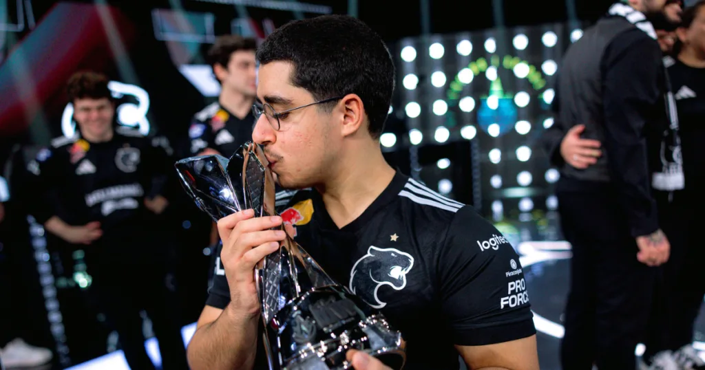 Furia member kissing trophy after winning split 2 Furia member kissing trophy after winning split 2