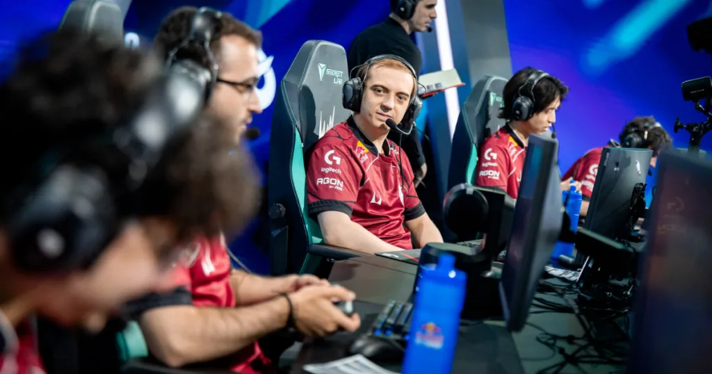 G2 during the game. G2 during the game.