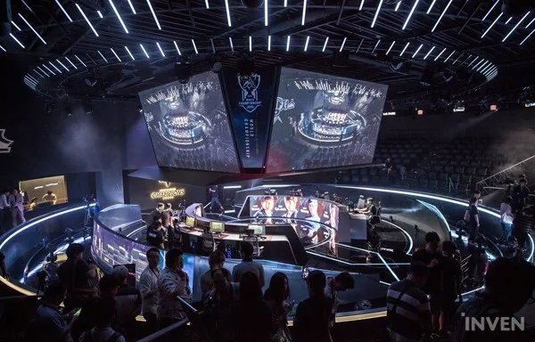 LoL Park arena stage with screens and team booths LoL Park arena stage with screens and team booths
