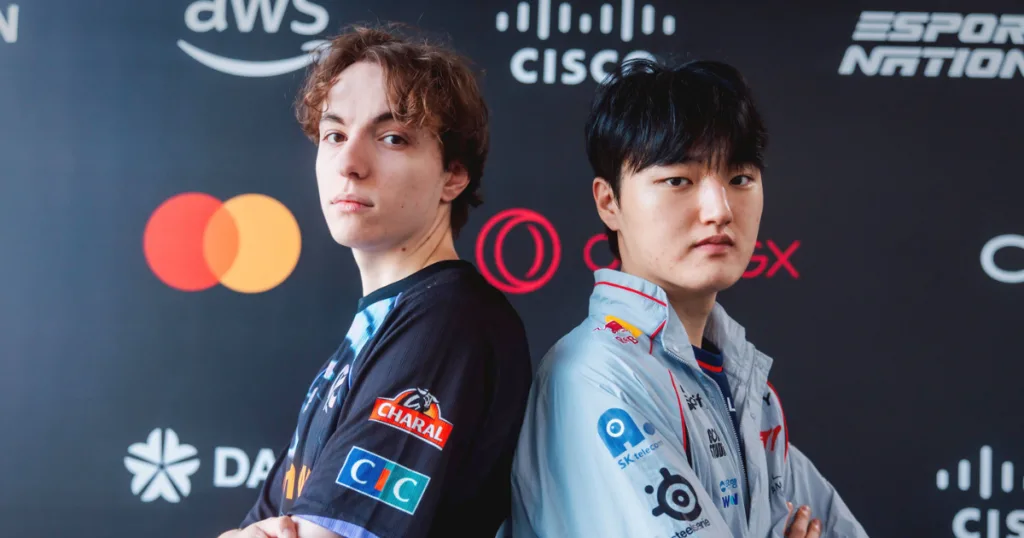 KC vs T1 backs against each other. KC vs T1 backs against each other.
