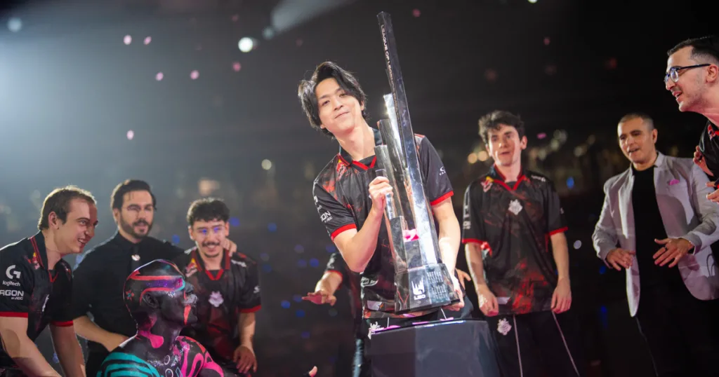 LEC Summer Finals 2025 with G2 during the trophy ceremony. LEC Summer Finals 2025 with G2 during the trophy ceremony.