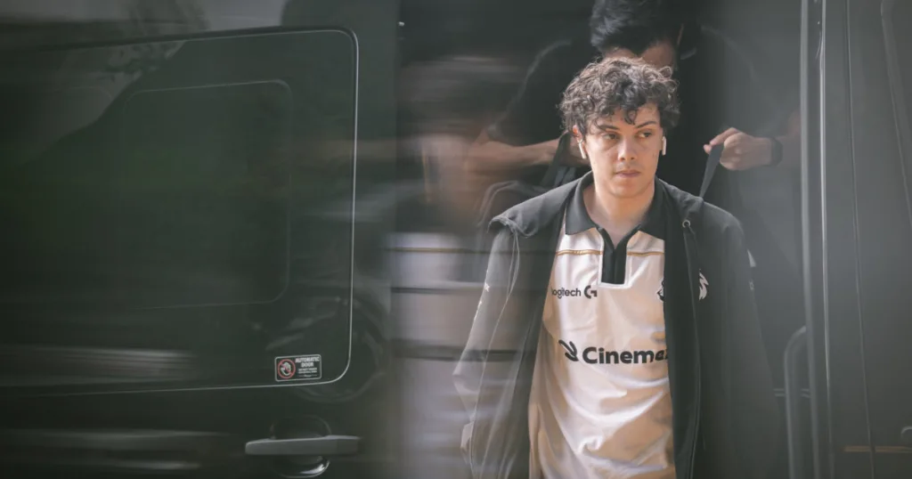 LYON walking to MSI stage. LYON walking to MSI stage.