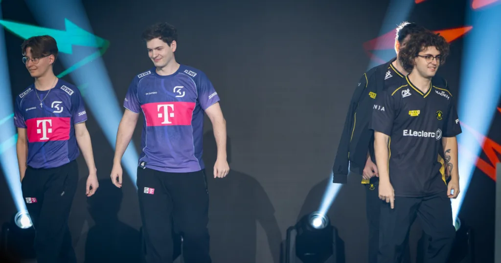 SK Gaming and Vitality walking on stage.