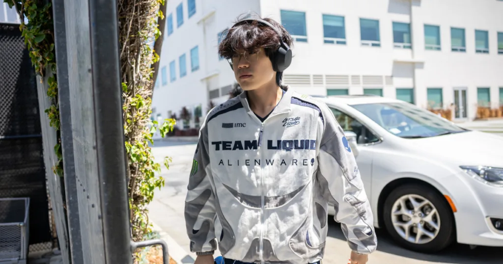 Team Liquid member walking into the arena before match start. Team Liquid member walking into the arena before match start.
