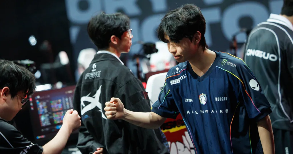 TLAW bro fist to DCG after winning. TLAW bro fist to DCG after winning.