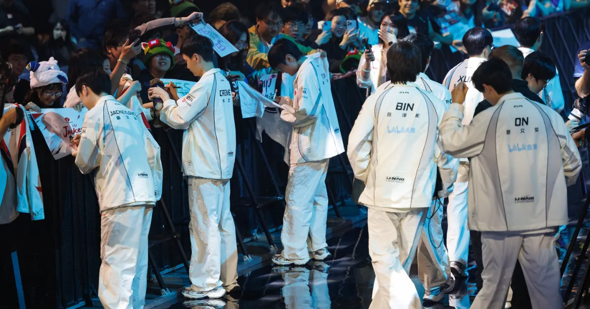 Worlds 2026 Swiss Stage: Top Esports reach quarterfinals as Karmine Corp survive.